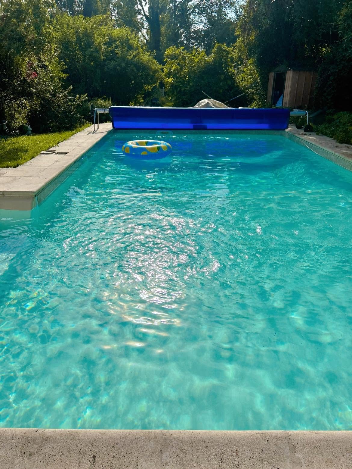 Volet roulant automatique de piscine posé par Alf Piscine