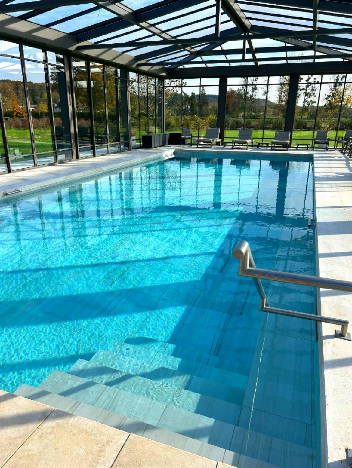Abri de piscine sur-mesure posé par Alf Piscine