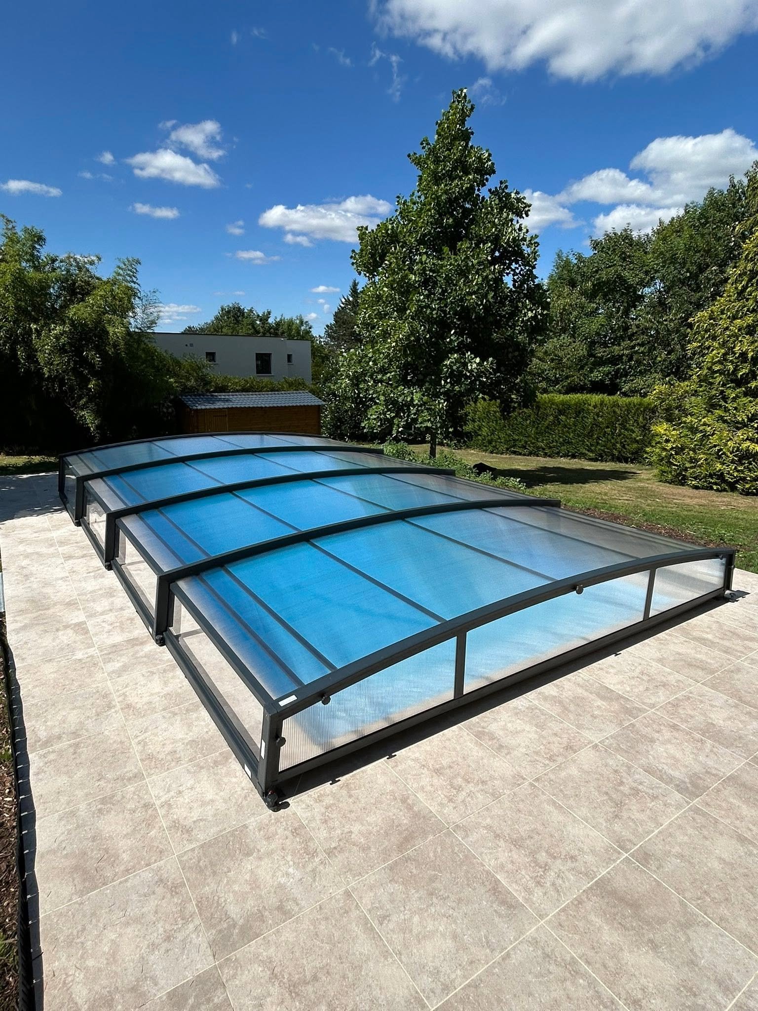 Abri bas de piscine posé par Alf Piscine