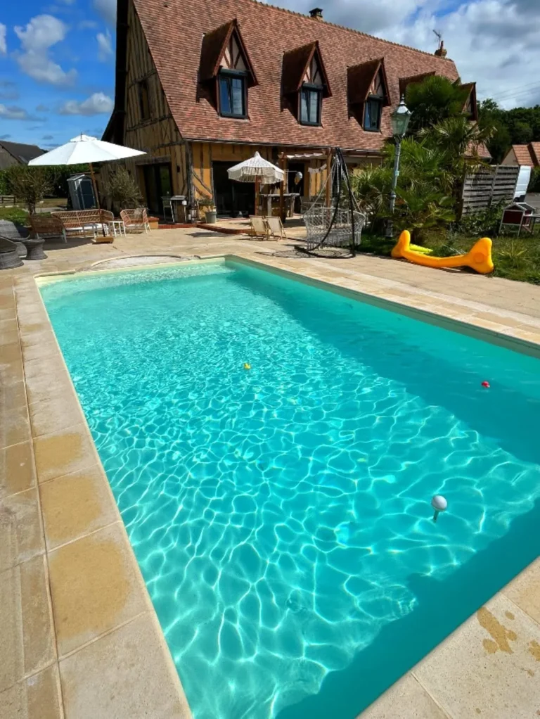 Alf Piscine en intervention sur la r&eacute;novation d'un bassin &agrave; Br&eacute;val